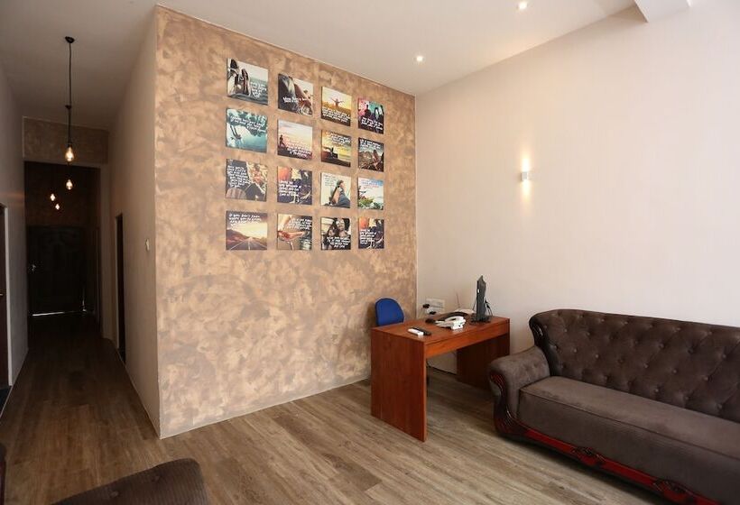 酒店 Boots Travelers Lodge