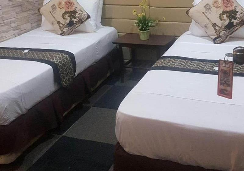 בית מלון כפרי Roy's Cabin Suites