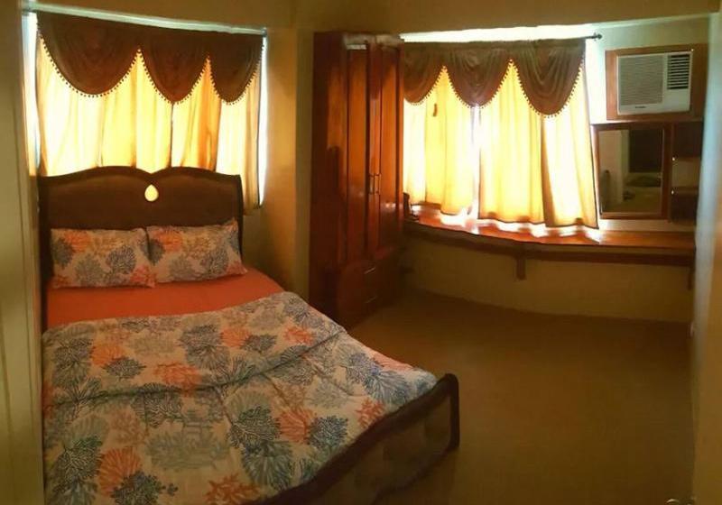 בית מלון כפרי Roy's Cabin Suites