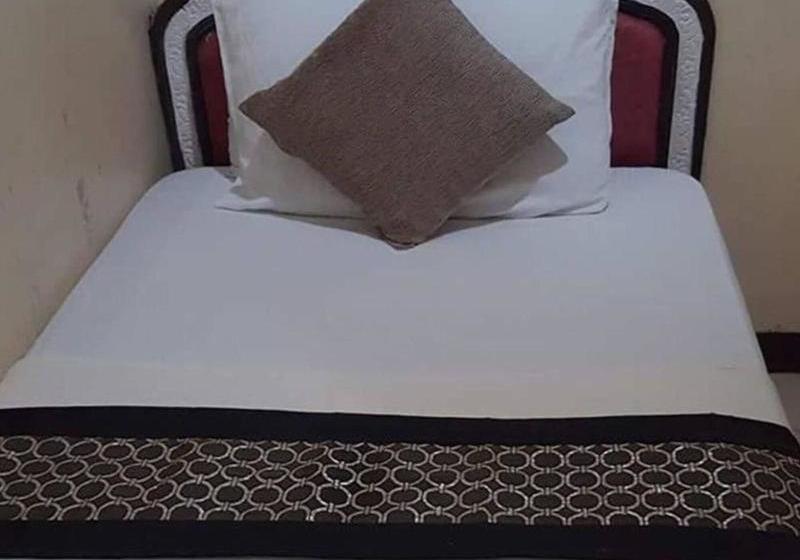 בית מלון כפרי Roy's Cabin Suites