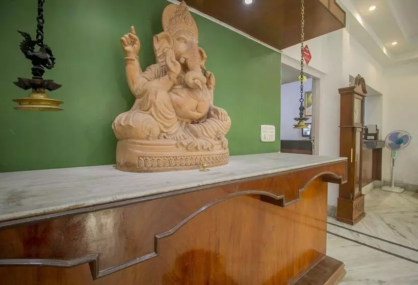 ホテル The Mapple By Oyo Rooms