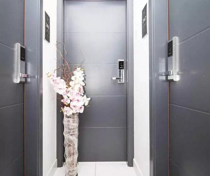 پانسیون Ora Luxury Rooms