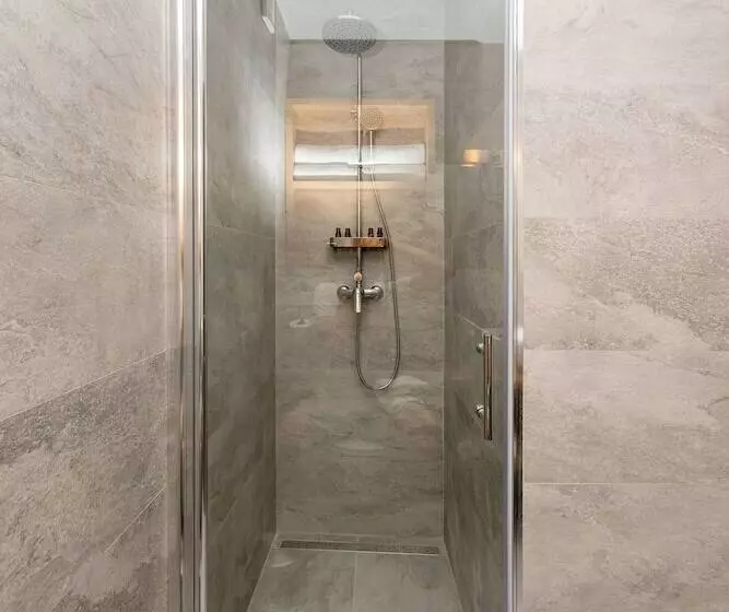 پانسیون Ora Luxury Rooms