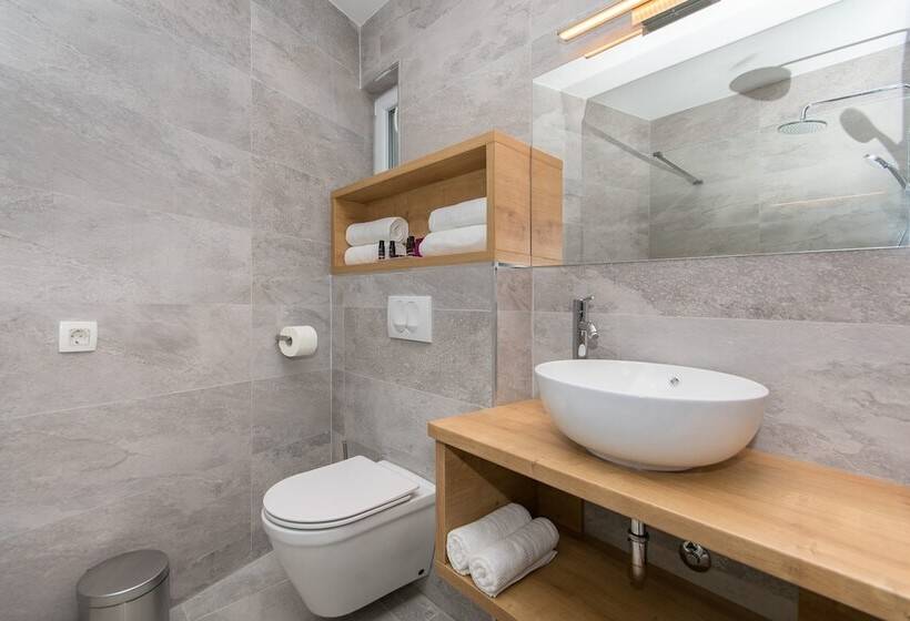 פנסיון Ora Luxury Rooms