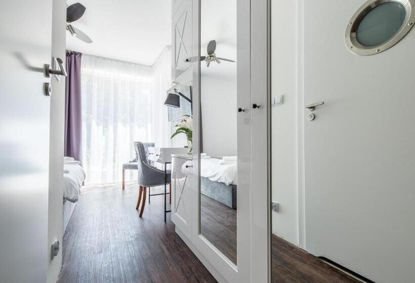 Port 21 Pura Pool & Design Hotel Adults Only