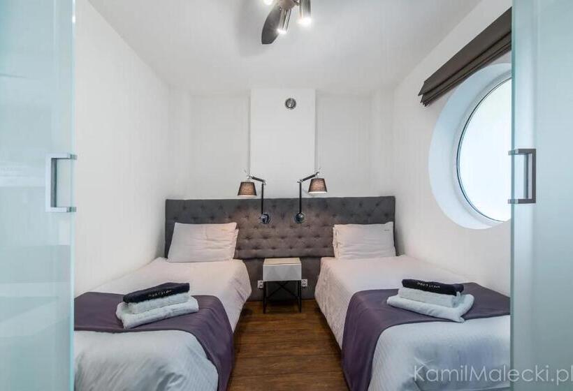 Port 21 Pura Pool & Design Hotel Adults Only