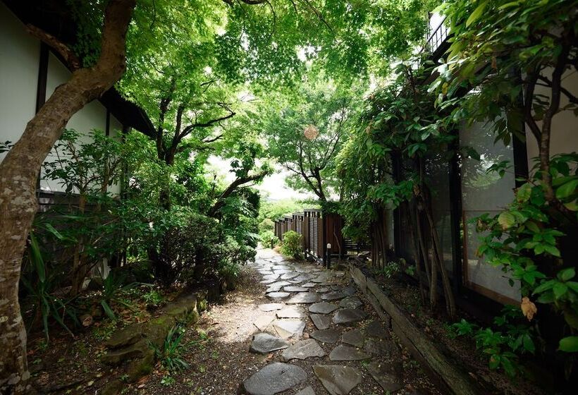 Ryokan Yufuin Onsen Tsukanoma