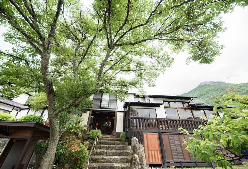 Ryokan Yufuin Onsen Tsukanoma