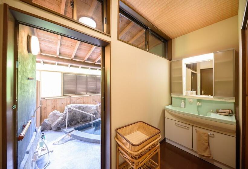 Ryokan Yufuin Onsen Tsukanoma