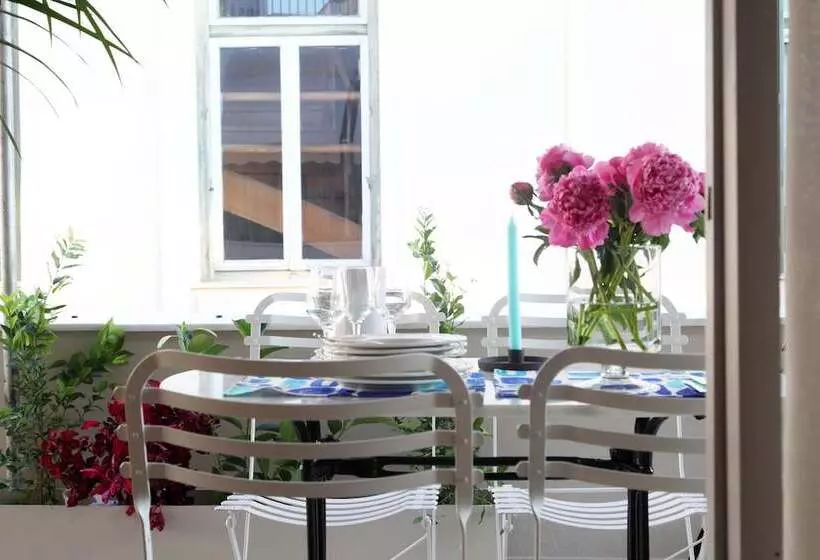 The Marble Suites, Plaka