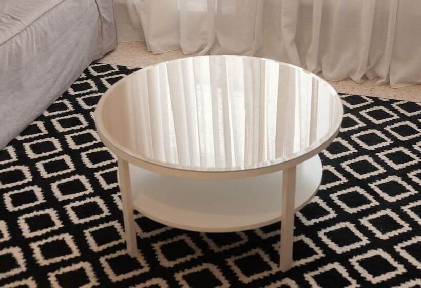 The Marble Suites, Plaka