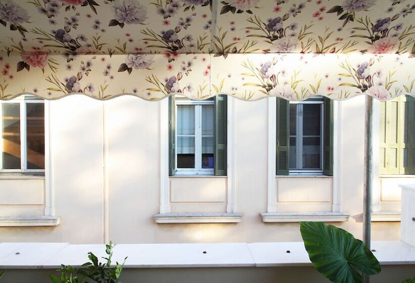 The Marble Suites, Plaka