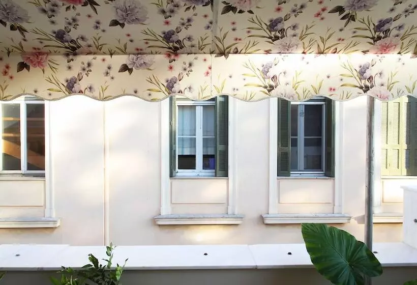 The Marble Suites, Plaka