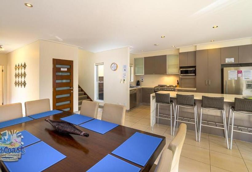 Bayhill Manor In Sanctuary Cove