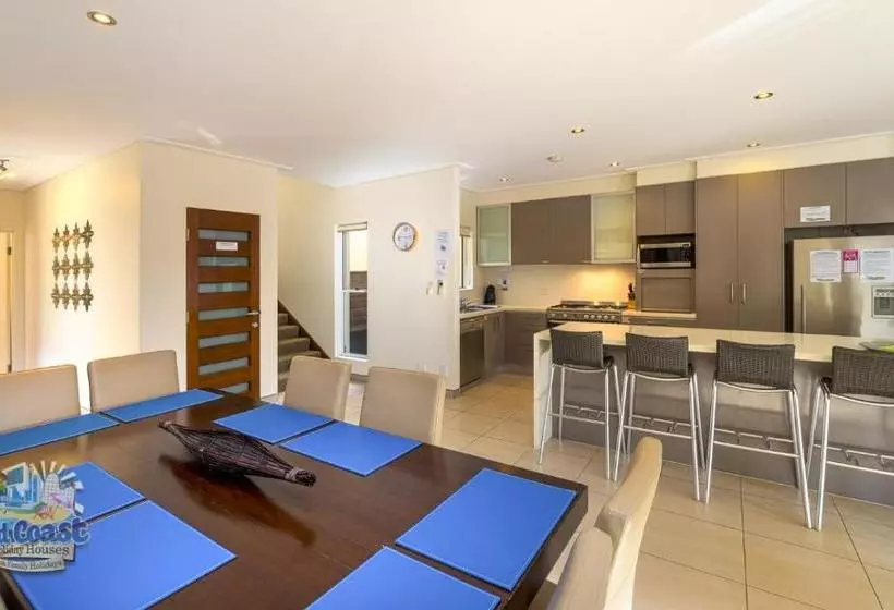 Bayhill Manor In Sanctuary Cove