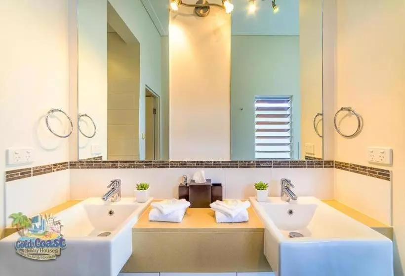 Bayhill Manor In Sanctuary Cove