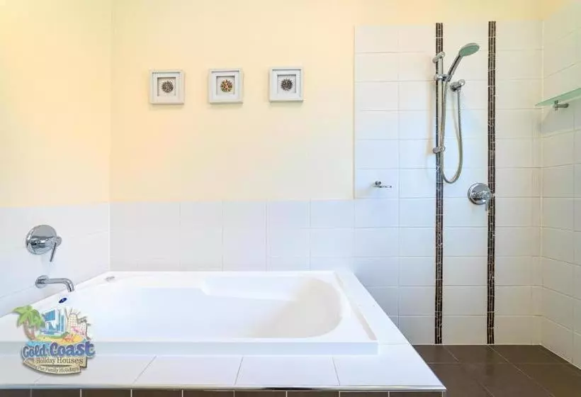 Bayhill Manor In Sanctuary Cove