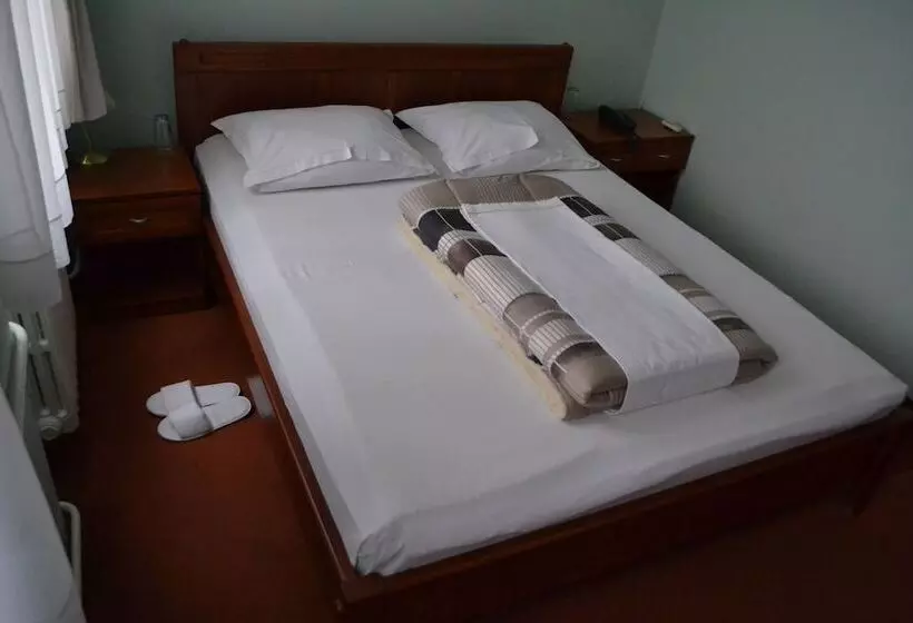 تختخواب و صبحانه Ada