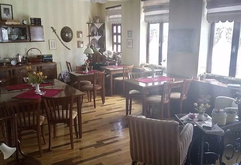 تختخواب و صبحانه Ada