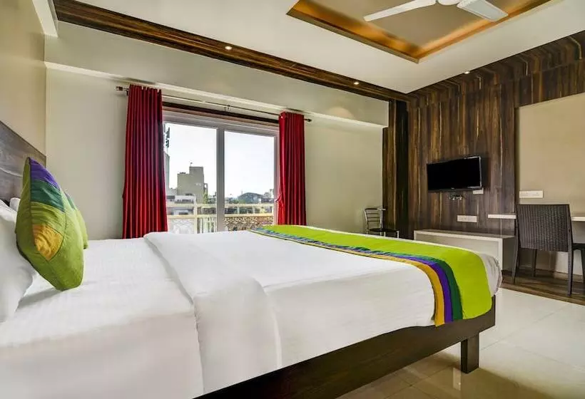 ホテル Treebo Shree Sai Suites