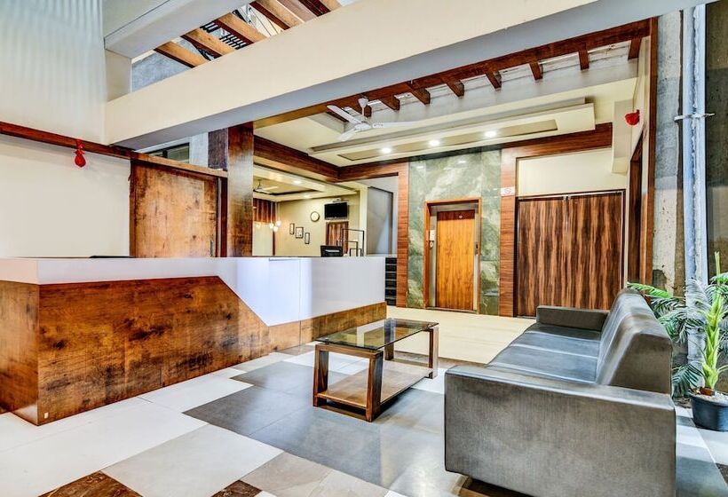 Отель Treebo Shree Sai Suites