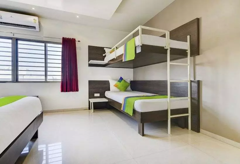 ホテル Treebo Shree Sai Suites