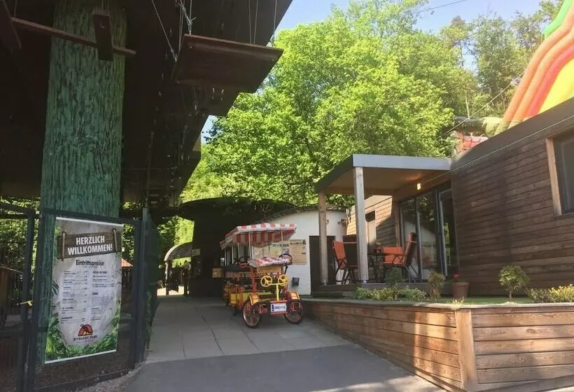 Baumhotel Styrassic Park