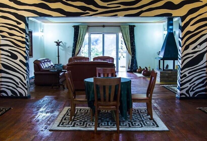 هتل Mountain Gorilla View Lodge