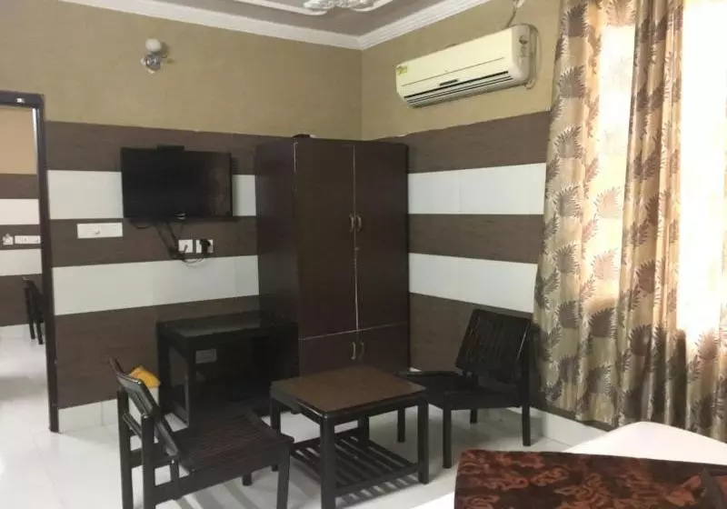 ホテル Shri Amarnath Lodge