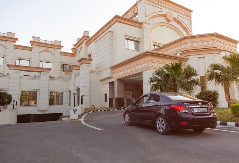 هتل The Competent Palace