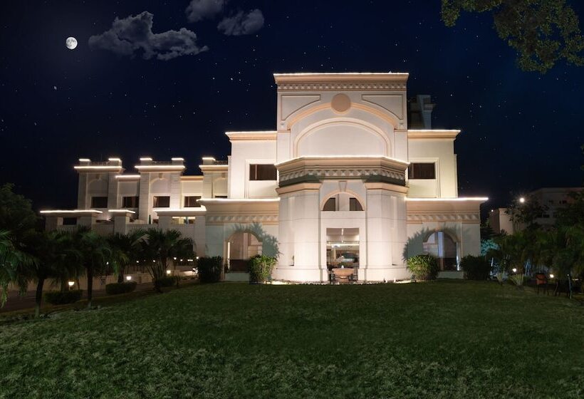 هتل The Competent Palace