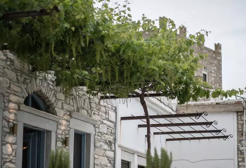 Traditional Inn Pirethron