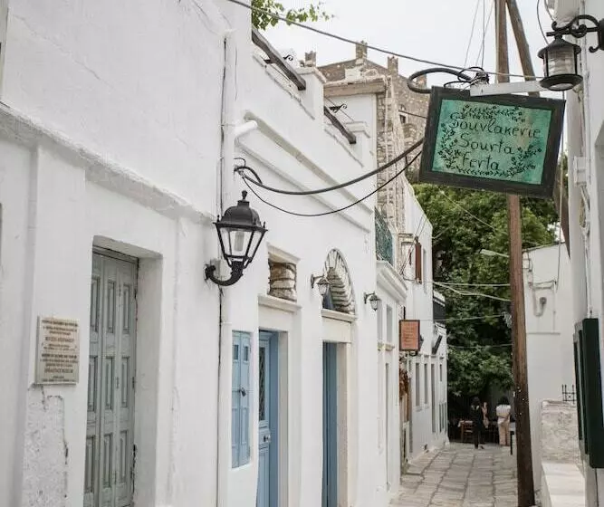 Traditional Inn Pirethron