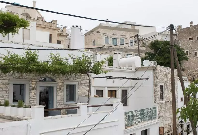 Traditional Inn Pirethron