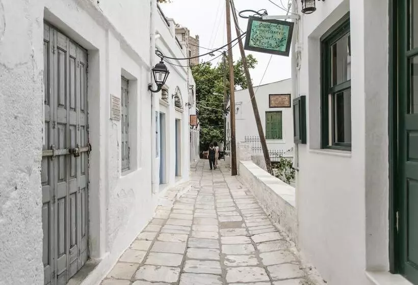 Traditional Inn Pirethron