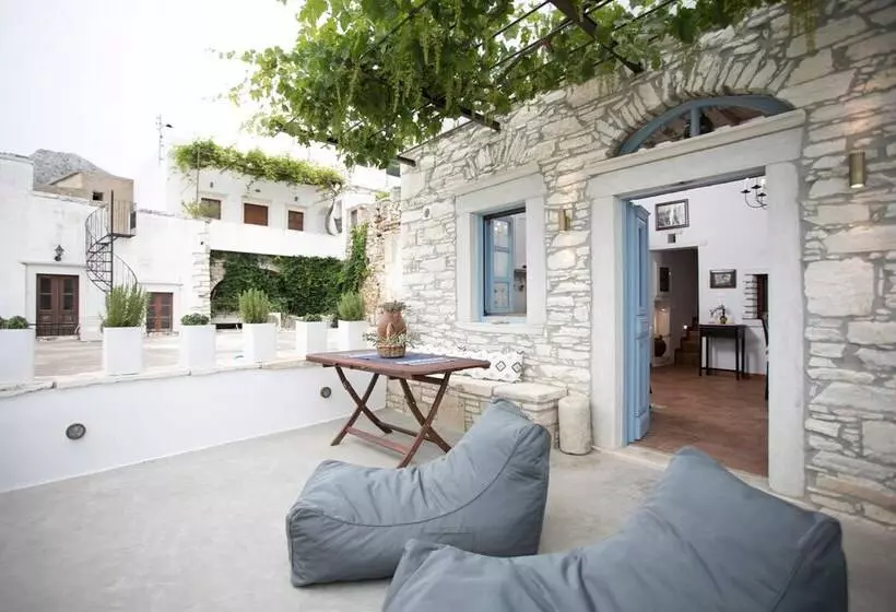 Traditional Inn Pirethron