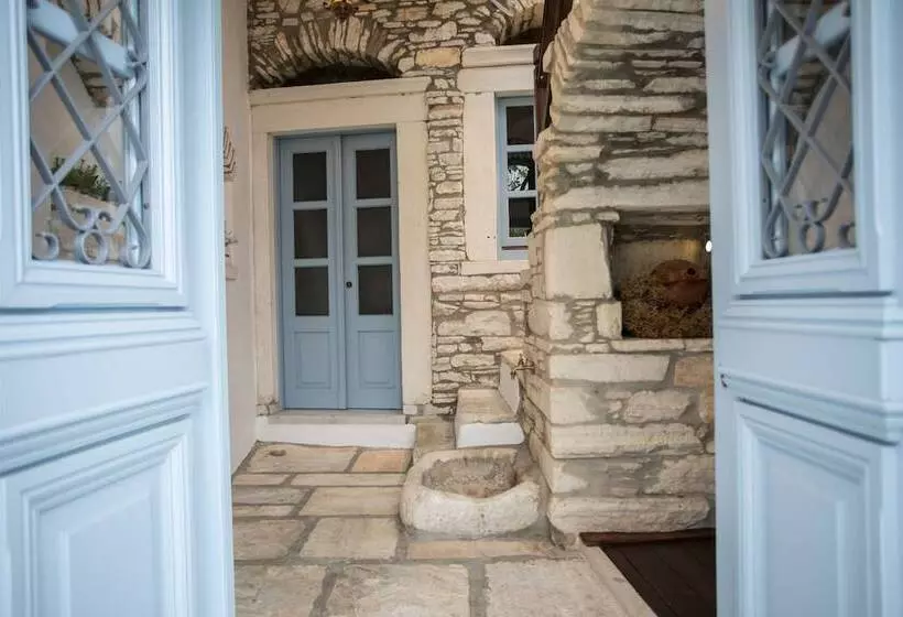 Traditional Inn Pirethron