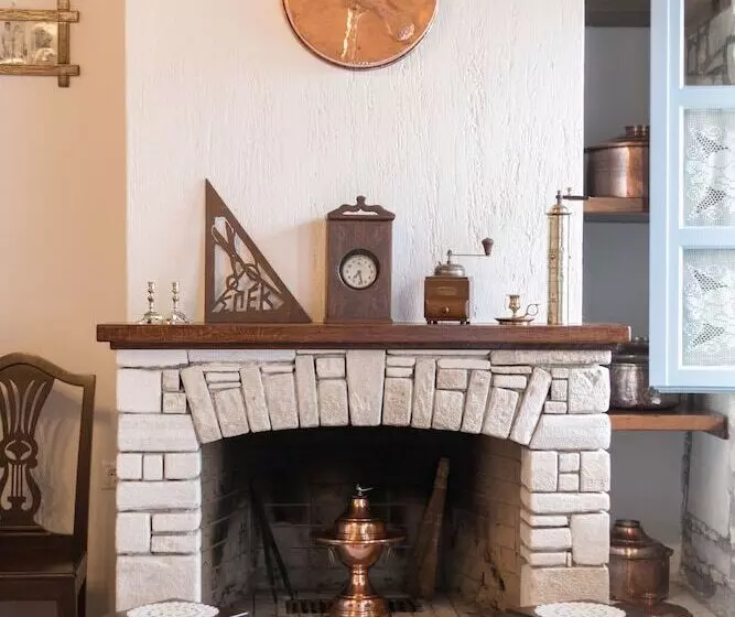 Traditional Inn Pirethron