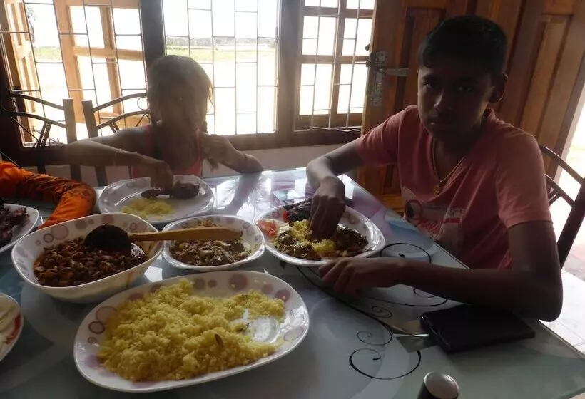 Hotelli Nilaveli Star View