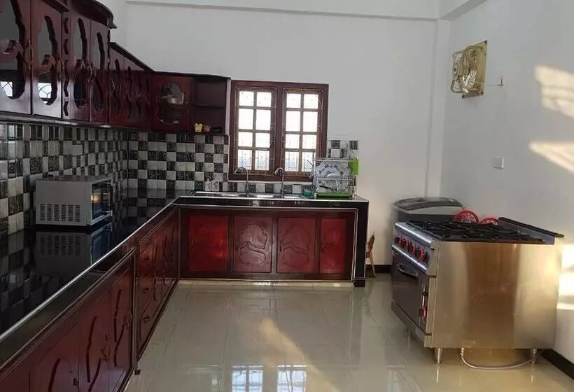 Hotelli Nilaveli Star View