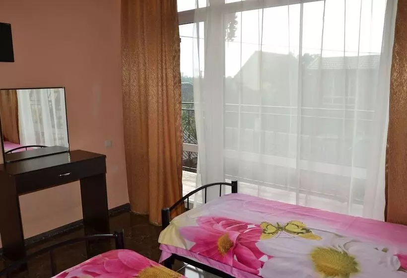 پانسیون Sunrise Villa