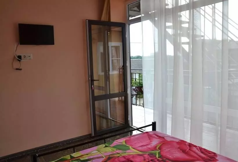 پانسیون Sunrise Villa
