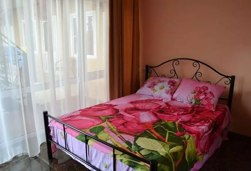 پانسیون Sunrise Villa