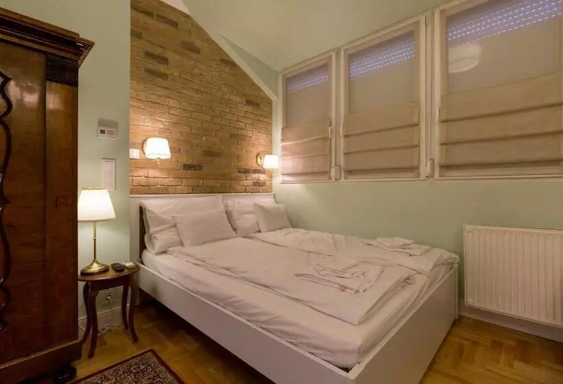 Roland Apartments