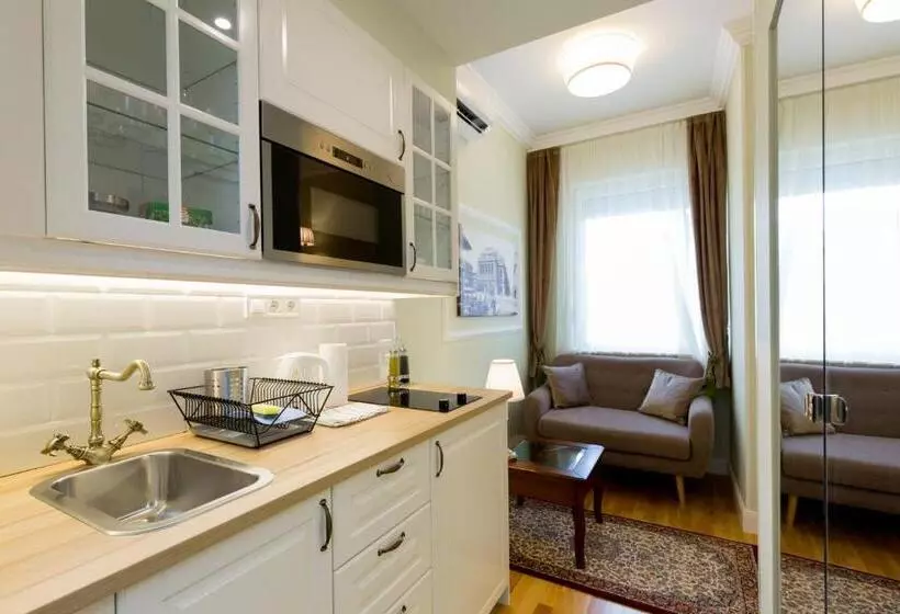 Roland Apartments