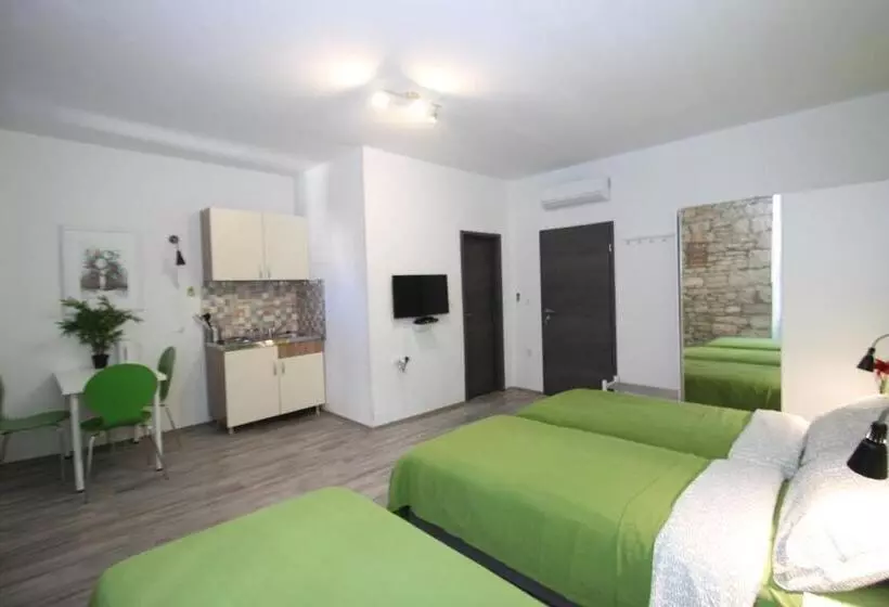 Top Center Rooms & Studio