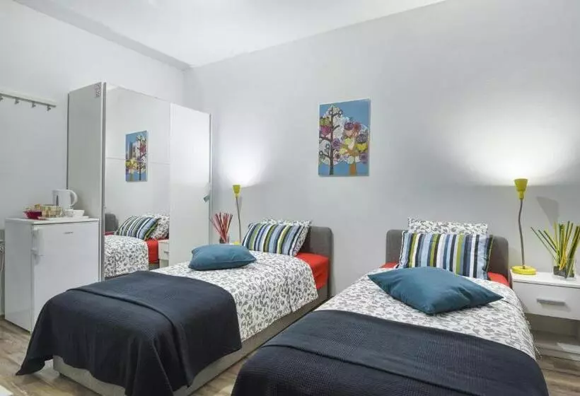 Top Center Rooms & Studio