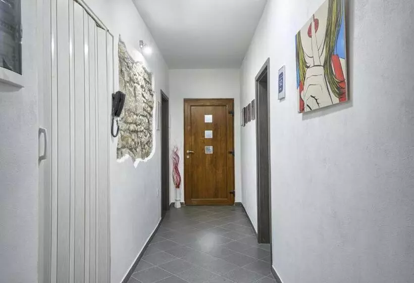 Top Center Rooms & Studio