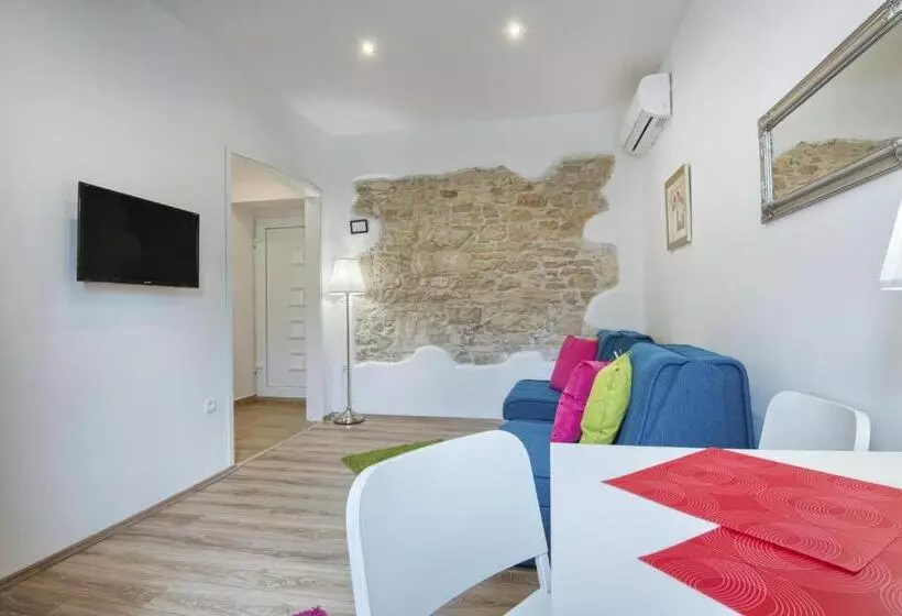 Top Center Rooms & Studio