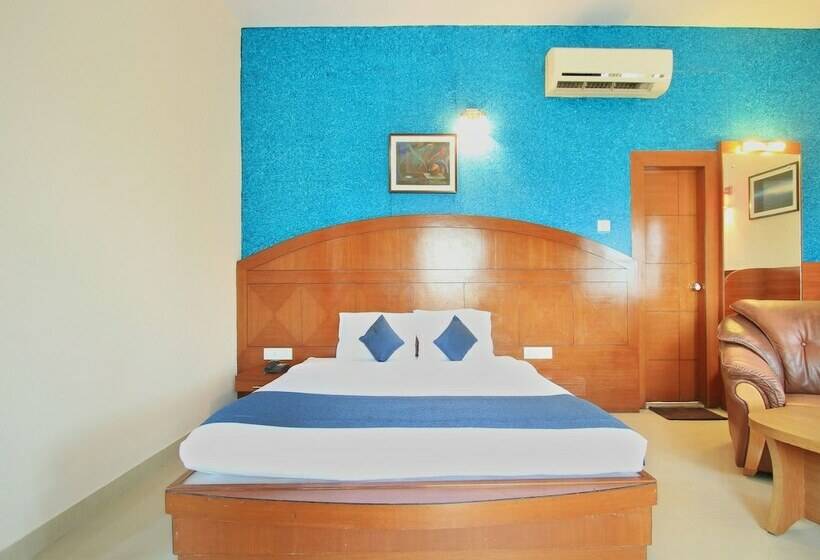 Hotel Stay By The Way By Oyo Rooms